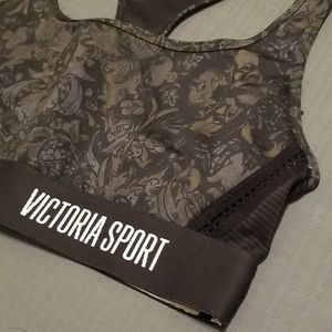 NWOT VICTORIA SECRET SPORTS BRA (sm)
